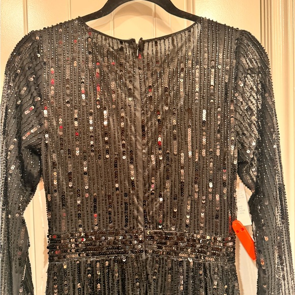 Mac Duggal sequined V neck illusion sleeve A line Gown Size 2 NWT 4977 - Picture 8 of 14